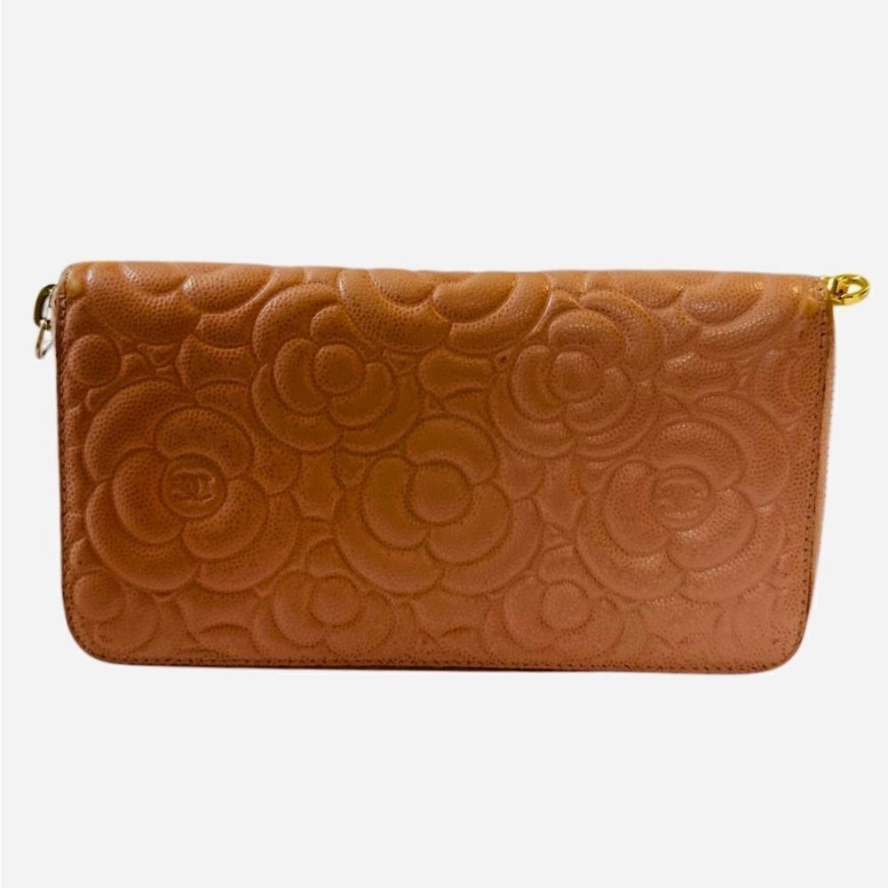Chanel Tan Leather Embossed Clutch with Gold Turn-Lock logo - Picture 4 of 9
